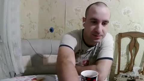 Snapshot of kostua31 chatting on 11.24.25 kvg-1994 online show from 11.24.25