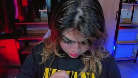 Snapshot of kpayton99 chatting on 12.18.25 Khloe online show from 12.18.25