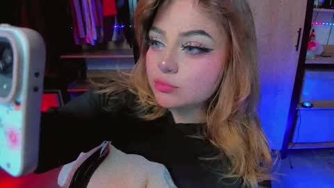 Snapshot of kpayton99 chatting on 12.23.25 Khloe online show from 12.23.25