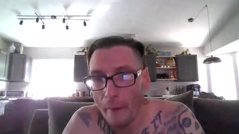 Snapshot of krasher2313 chatting on 03.01.25 hard hung horny online show from 03.01.25