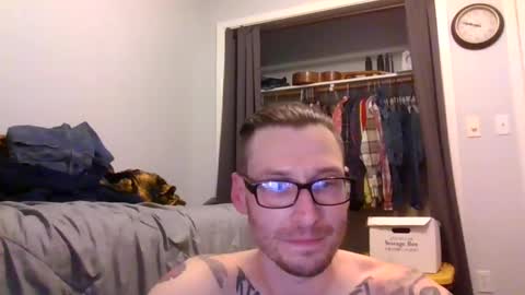 Snapshot of krasher2313 chatting on 03.11.25 hard hung horny online show from 03.11.25