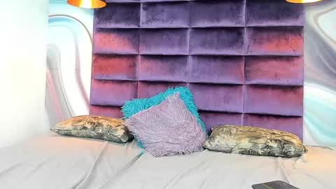 Snapshot of kris_kane chatting on 12.21.24 kriss online show from 12.21.24