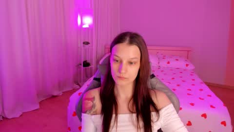 Snapshot of krisdoeil chatting on 02.25.26 krisdoeil online show from 02.25.26