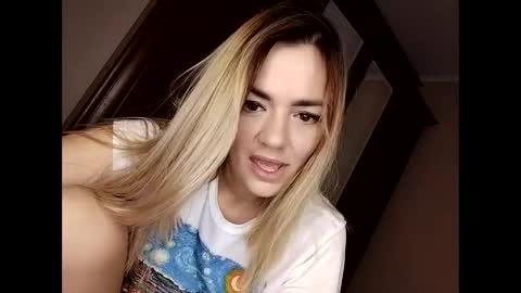 Snapshot of krisssexi chatting on 09.21.25 KrissSexi online show from 09.21.25