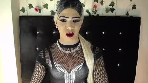Snapshot of kristal_queen01 chatting on 05.17.26 kristal_queen01 online show from 05.17.26