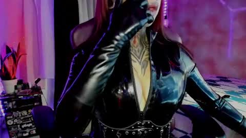 Snapshot of kristall_schwarz_ chatting on 06.19.26 Kristall online show from 06.19.26