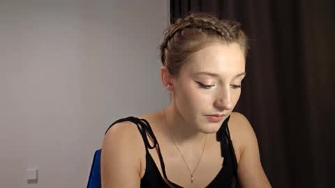 Snapshot of kristandaty chatting on 02.09.26 kristandaty online show from 02.09.26