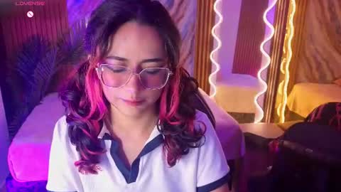 kristen_tay online show from 06.10.26