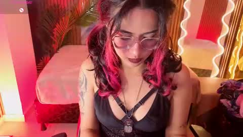 kristen_tay online show from 06.11.26
