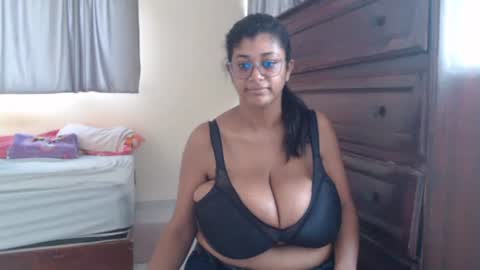 Snapshot of kristinamilan chatting on 10.20.25 KristinaMilan online show from 10.20.25