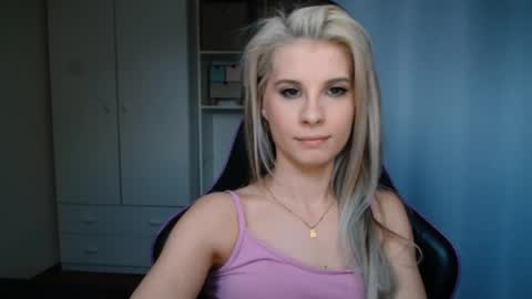 KristineAmore online show from 06.04.26