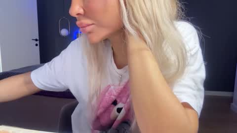 Snapshot of kristy_saint chatting on 09.15.25 Kristi online show from 09.15.25