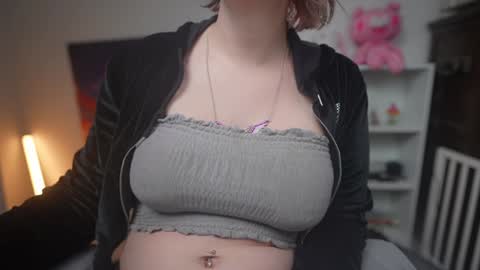 Snapshot of krystalsyxx chatting on 01.27.25 Krystal Syx online show from 01.27.25