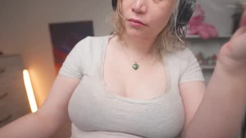 Krystal Syx online show from 11.26.25