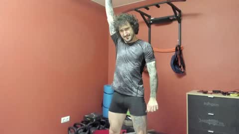 Snapshot of kumisboy chatting on 02.04.25 Robert online show from 02.04.25