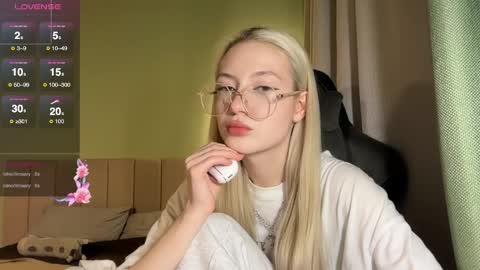 Snapshot of kvetapin chatting on 05.25.26 Bella and Alexandra online show from 05.25.26