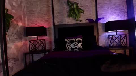 Snapshot of kylie_foxxxy chatting on 11.10.25 Kylie online show from 11.10.25