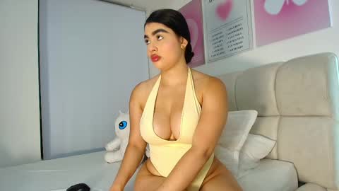 Snapshot of kylie_jenn2 chatting on 05.28.26 kylie jenn2 online show from 05.28.26
