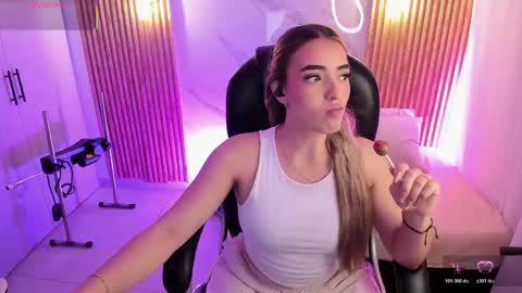 Snapshot of kylie_jones6 chatting on 05.29.26 KYLIE online show from 05.29.26