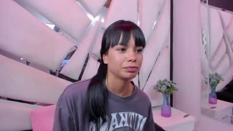 Snapshot of kylie_sexx chatting on 06.17.26 kylie online show from 06.17.26