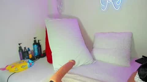 kylie Sttel online show from 12.21.24