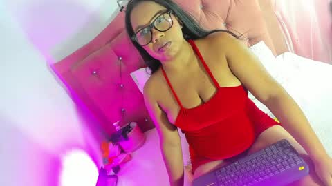 Snapshot of kylie_sttel chatting on 05.18.26 kylie Sttel online show from 05.18.26
