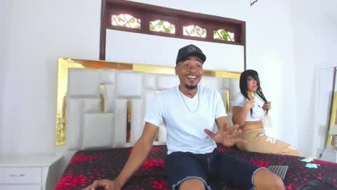 Snapshot of kylieandjhonny chatting on 02.16.25 Kaylie And Jhony online show from 02.16.25