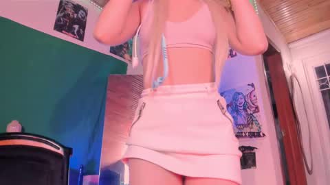 Snapshot of kyliekandy chatting on 09.26.25 online show from 09.26.25