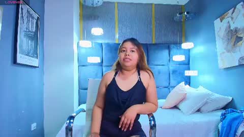 Snapshot of kyliesweett chatting on 07.18.26 kyliesweett online show from 07.18.26