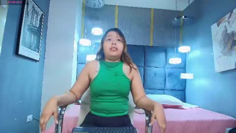 Snapshot of kyliesweett chatting on 07.20.26 kyliesweett online show from 07.20.26