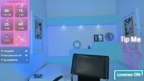 Snapshot of kyliewest6 chatting on 03.09.25 Kylie West online show from 03.09.25