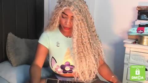 kylie white boobs online show from 11.26.25