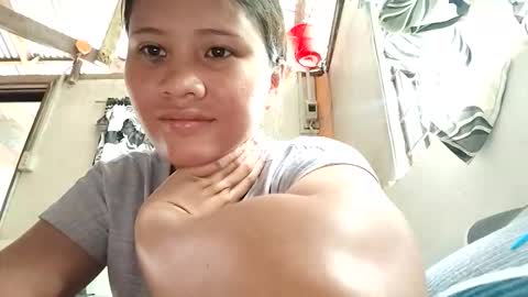 Snapshot of kyliexx98 chatting on 10.08.25 kylie online show from 10.08.25