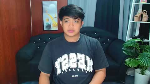 Snapshot of kyll_collins chatting on 11.06.25 kyll_collins online show from 11.06.25