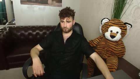 Snapshot of kyloeast chatting on 04.23.26 KyloEast online show from 04.23.26