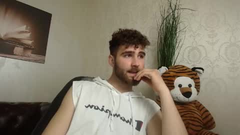Snapshot of kyloeast chatting on 04.24.26 KyloEast online show from 04.24.26