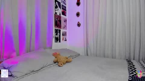 Snapshot of la_briela chatting on 01.09.25    Help me reach 50 likes online show from 01.09.25