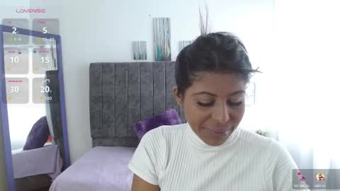Snapshot of la_negritaa chatting on 10.11.25 Sara online show from 10.11.25