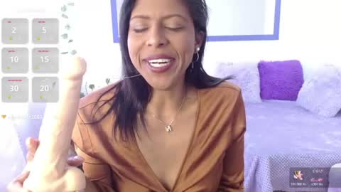 Snapshot of la_negritaa chatting on 06.26.26 Sara online show from 06.26.26