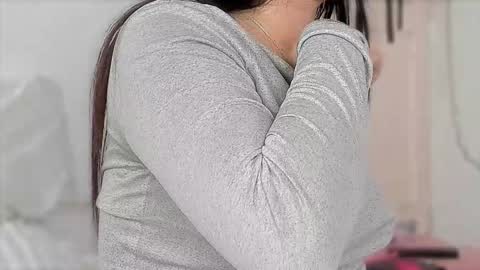 Snapshot of laauuuu chatting on 10.17.25 Lau online show from 10.17.25