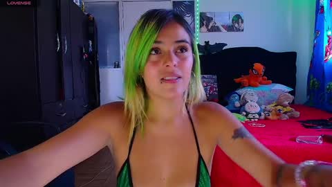 Snapshot of lacolombiana_bitch chatting on 04.30.26 Valentina online show from 04.30.26