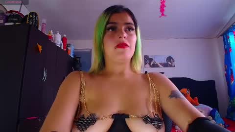 Snapshot of lacolombiana_bitch chatting on 05.16.26 Valentina online show from 05.16.26