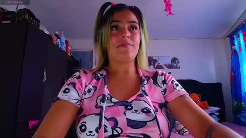 Snapshot of lacolombiana_bitch chatting on 06.02.26 Valentina online show from 06.02.26