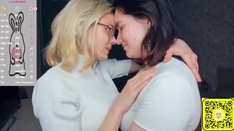 Snapshot of lacyedison chatting on 06.14.26 Violet and Isabel online show from 06.14.26