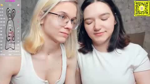 Violet and Isabel online show from 07.06.26