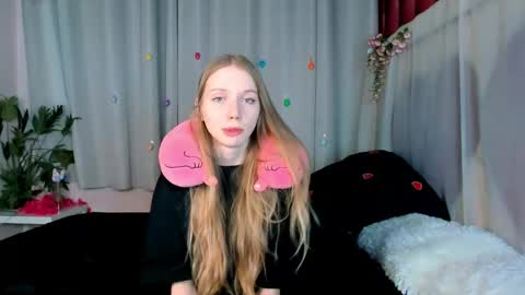 Snapshot of lada2k4 chatting on 05.21.26 Lada online show from 05.21.26