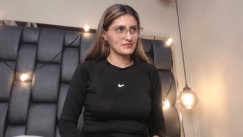Snapshot of lady_falcon chatting on 03.02.25 LADY online show from 03.02.25