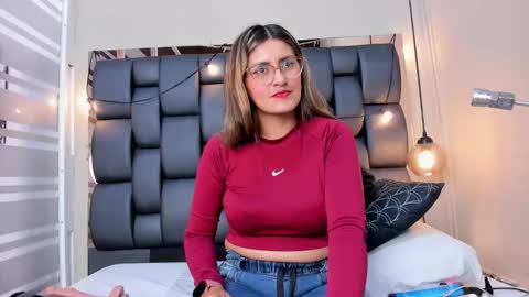 Snapshot of lady_falcon chatting on 09.17.25 LADY online show from 09.17.25