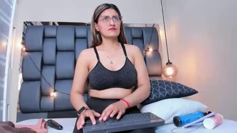 Snapshot of lady_falcon chatting on 09.21.25 LADY online show from 09.21.25