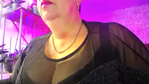 Lady Gloria online show from 10.26.25